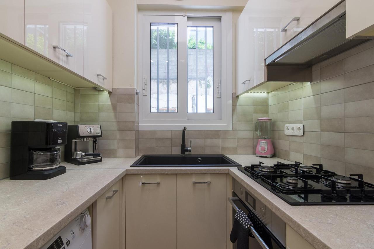 Beautiful And Spacious Apartment In Pagrati Athen Eksteriør billede